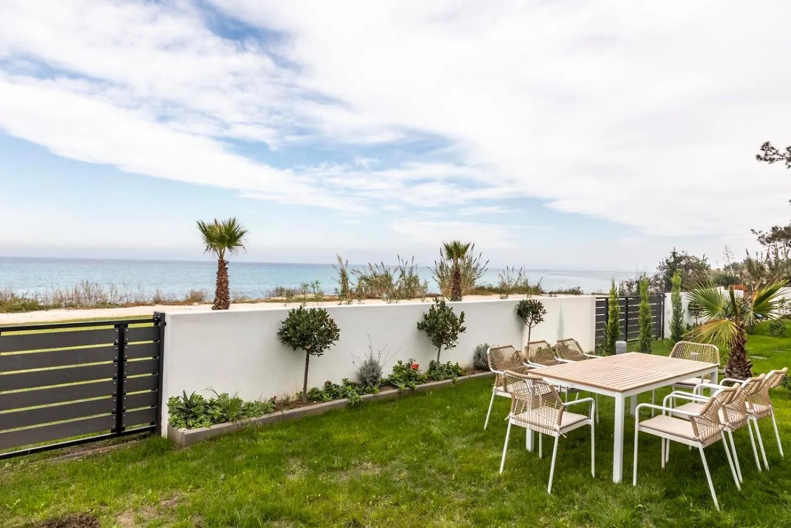 Villa Grace Polychrono